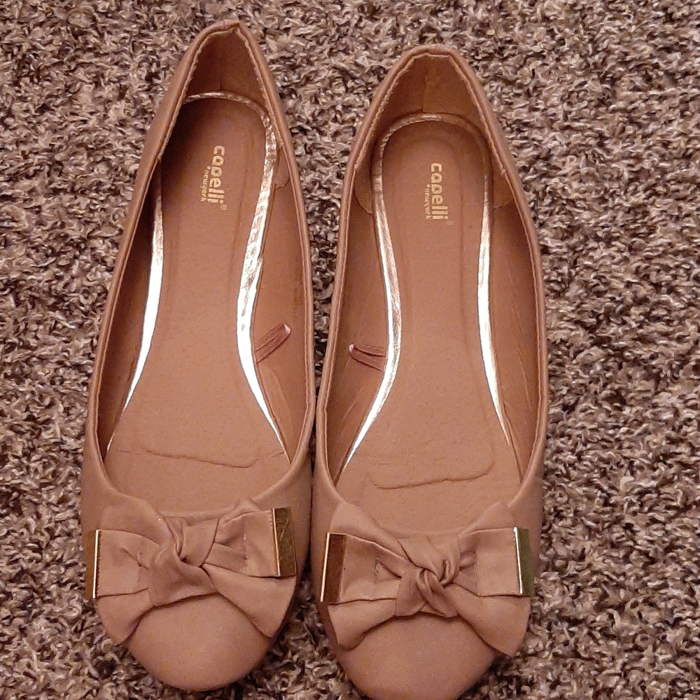 Adorable Tan Flats with Bow